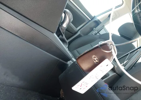 2017 Hyundai Elantra Value Edition z USA, uszkodzony, nr VIN 5NPD84LF6HH118635